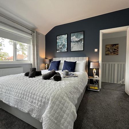 Modern 3-Bed Stay-Away-Home Sleeps 6 Nr Manchester Dış mekan fotoğraf