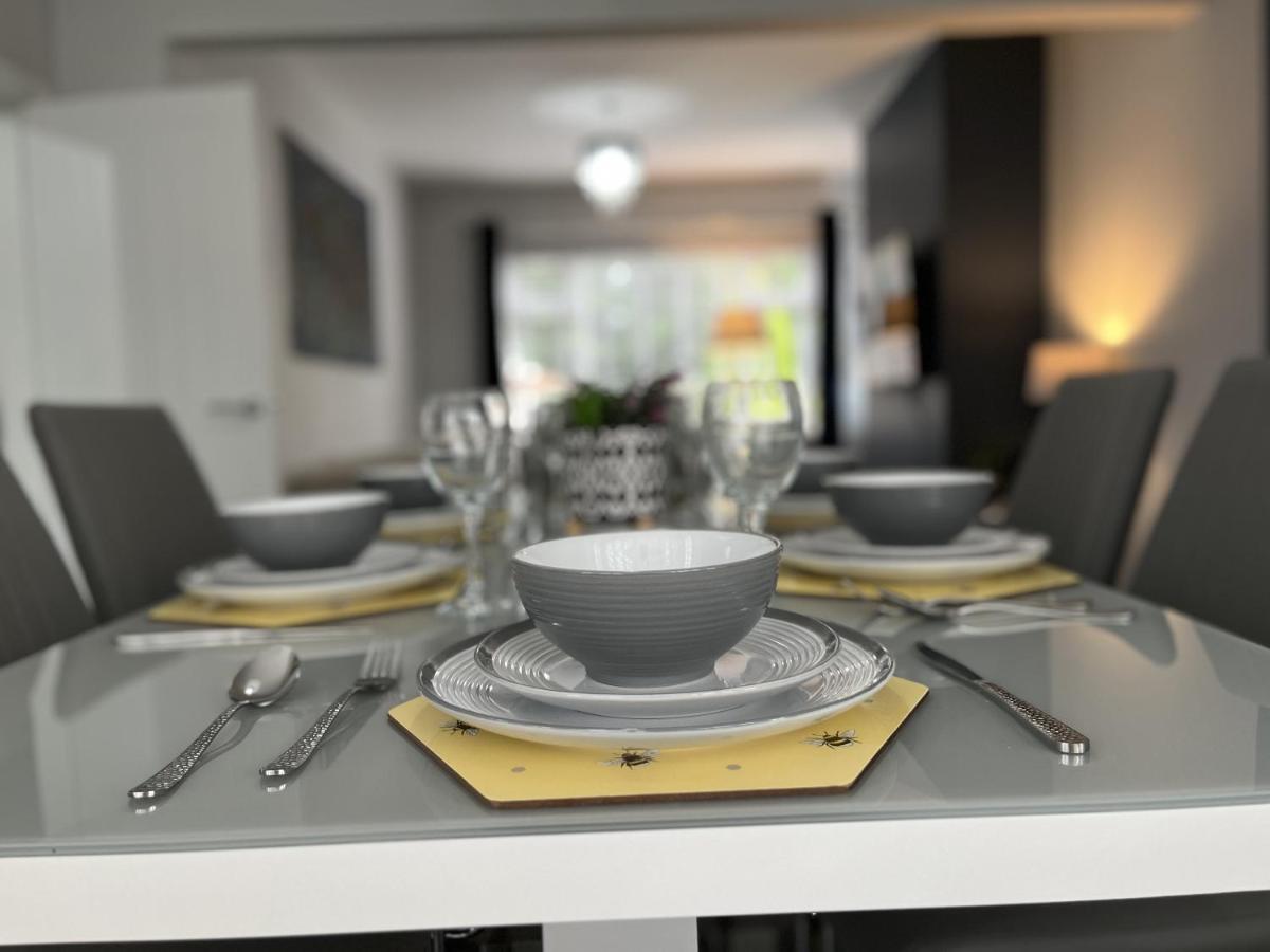 Modern 3-Bed Stay-Away-Home Sleeps 6 Nr Manchester Dış mekan fotoğraf