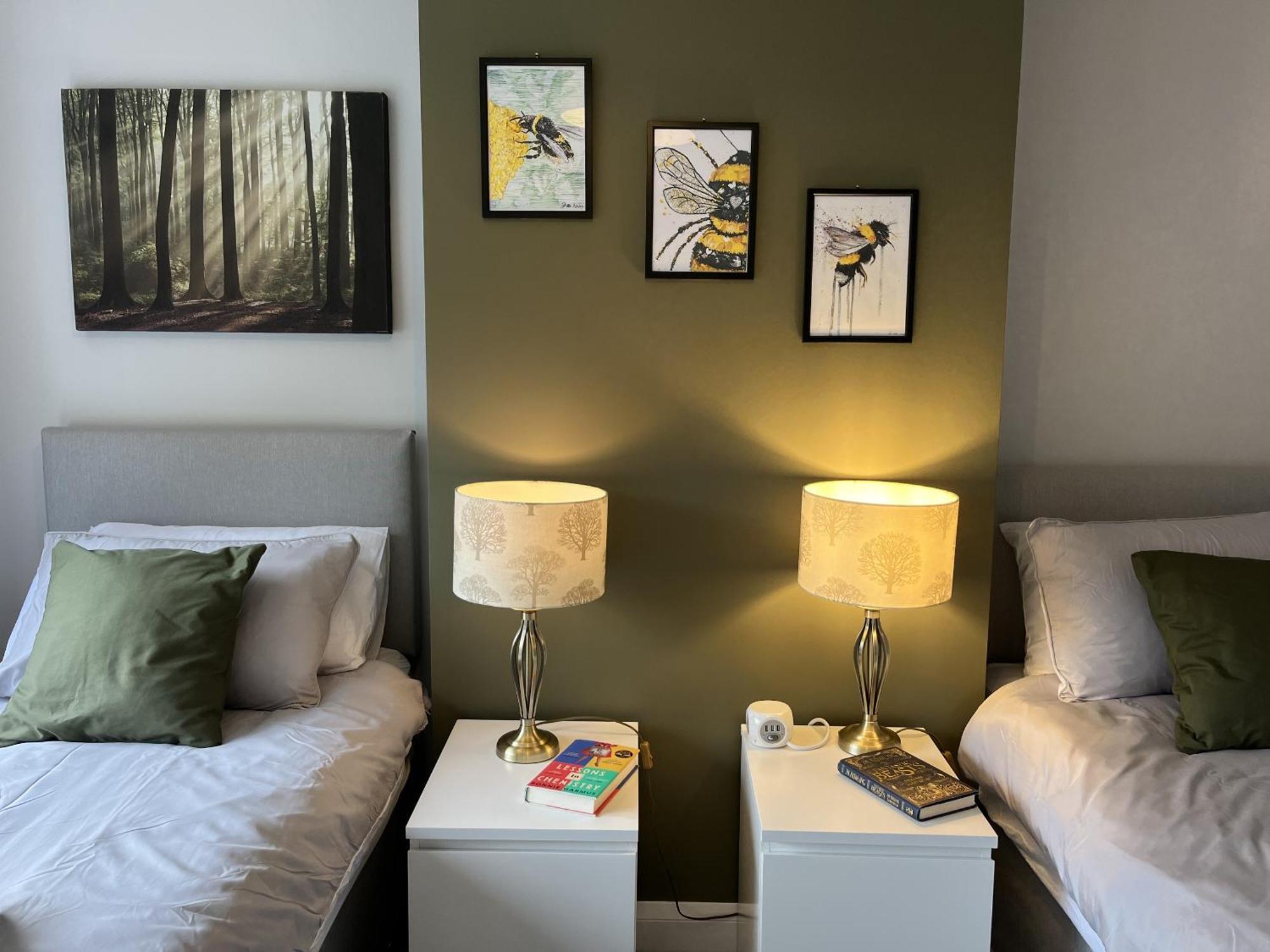 Modern 3-Bed Stay-Away-Home Sleeps 6 Nr Manchester Dış mekan fotoğraf