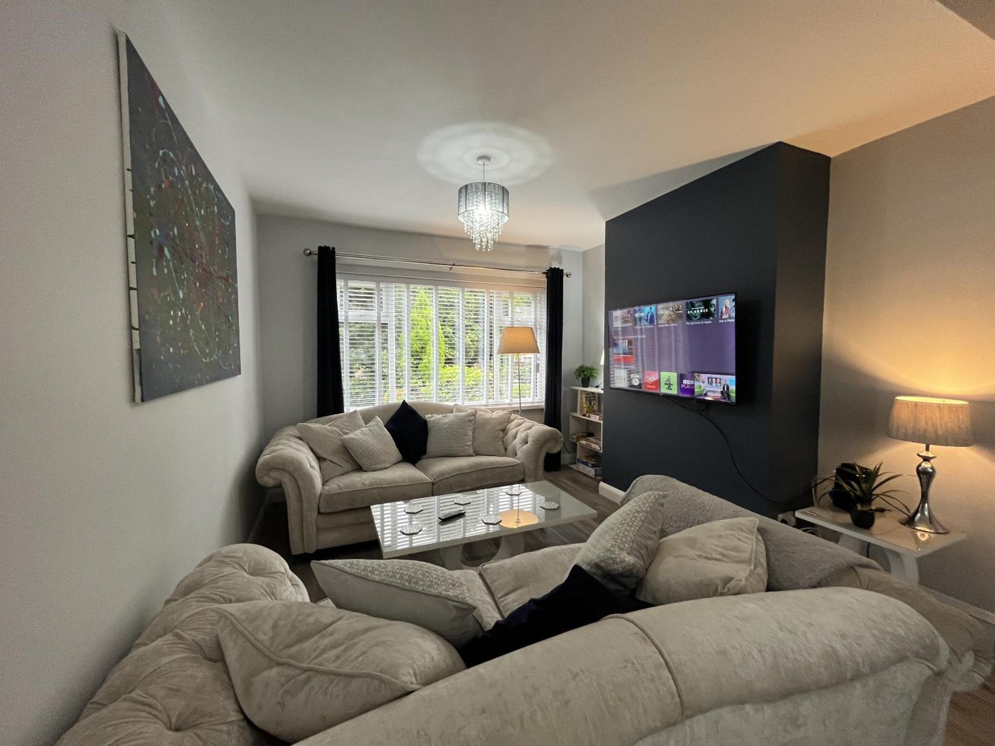 Modern 3-Bed Stay-Away-Home Sleeps 6 Nr Manchester Dış mekan fotoğraf