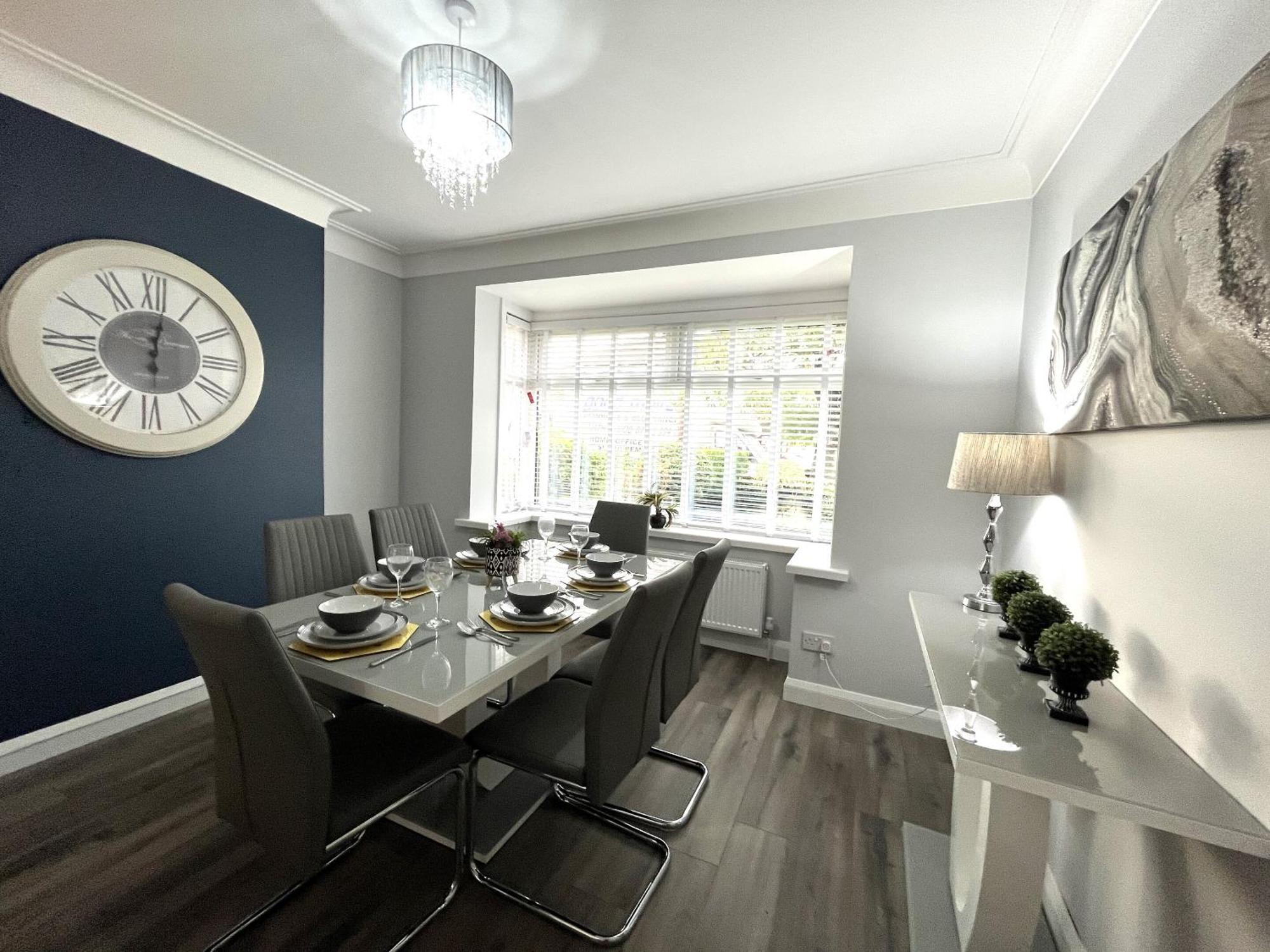 Modern 3-Bed Stay-Away-Home Sleeps 6 Nr Manchester Dış mekan fotoğraf