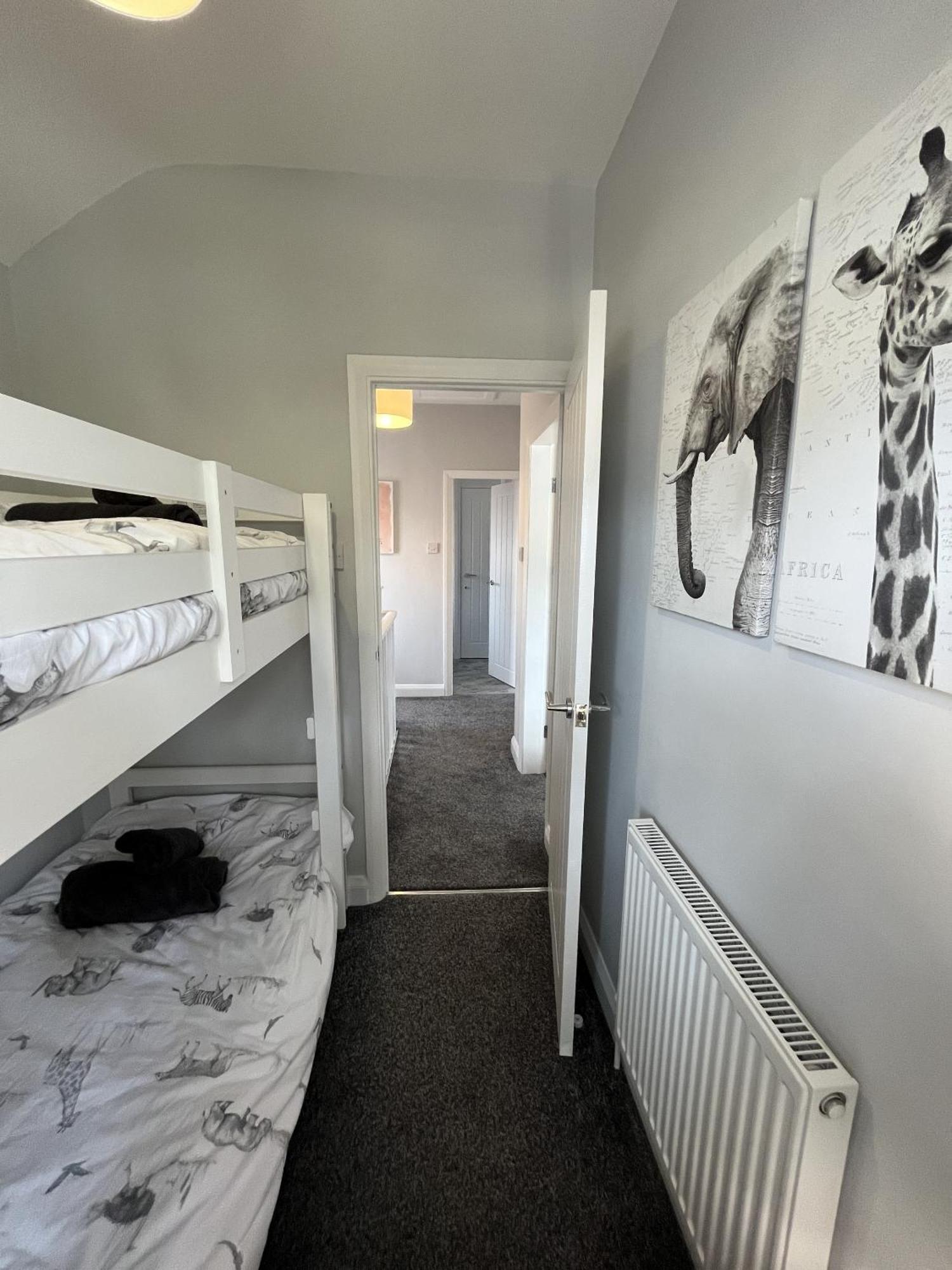 Modern 3-Bed Stay-Away-Home Sleeps 6 Nr Manchester Dış mekan fotoğraf