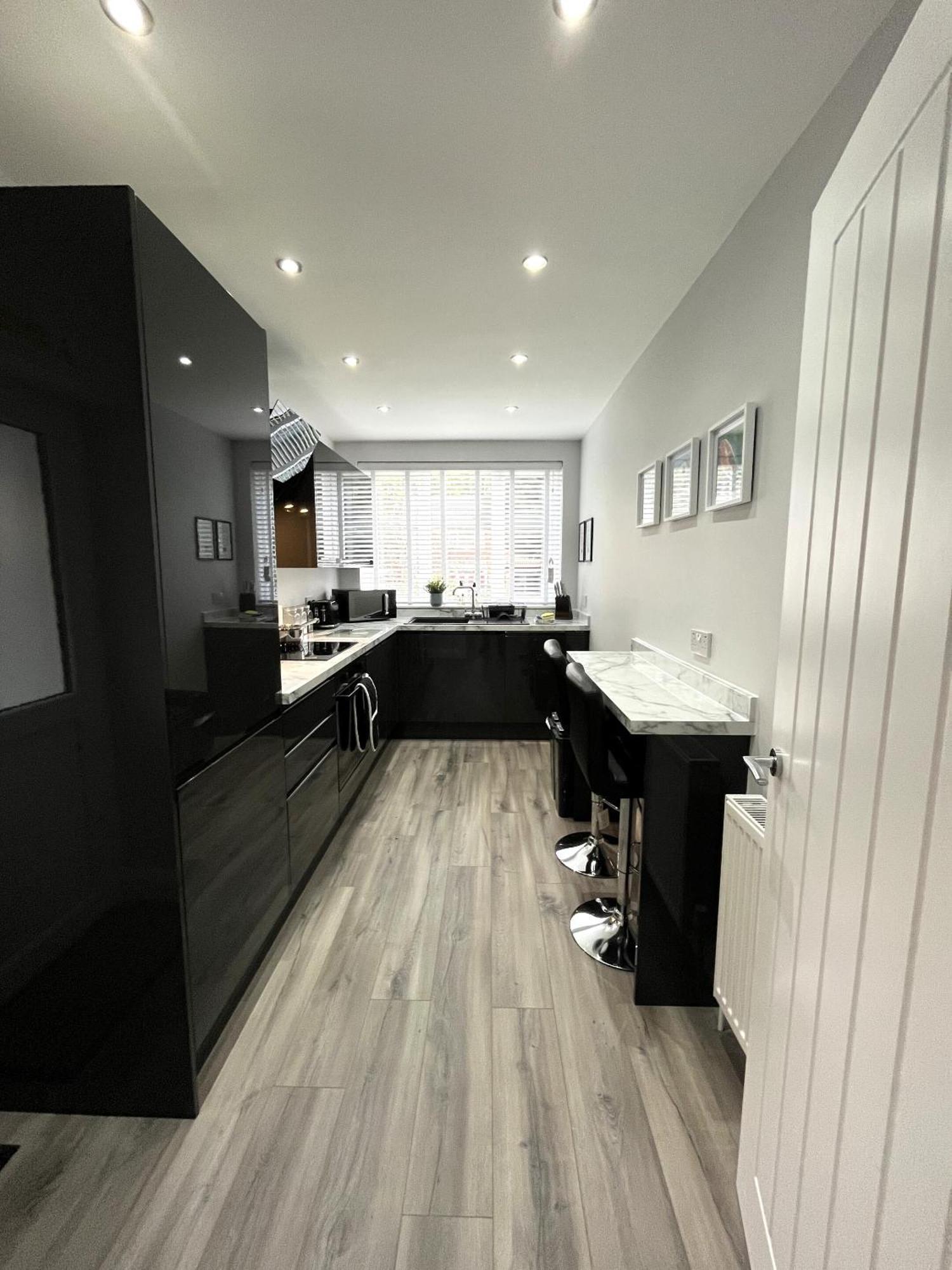 Modern 3-Bed Stay-Away-Home Sleeps 6 Nr Manchester Dış mekan fotoğraf